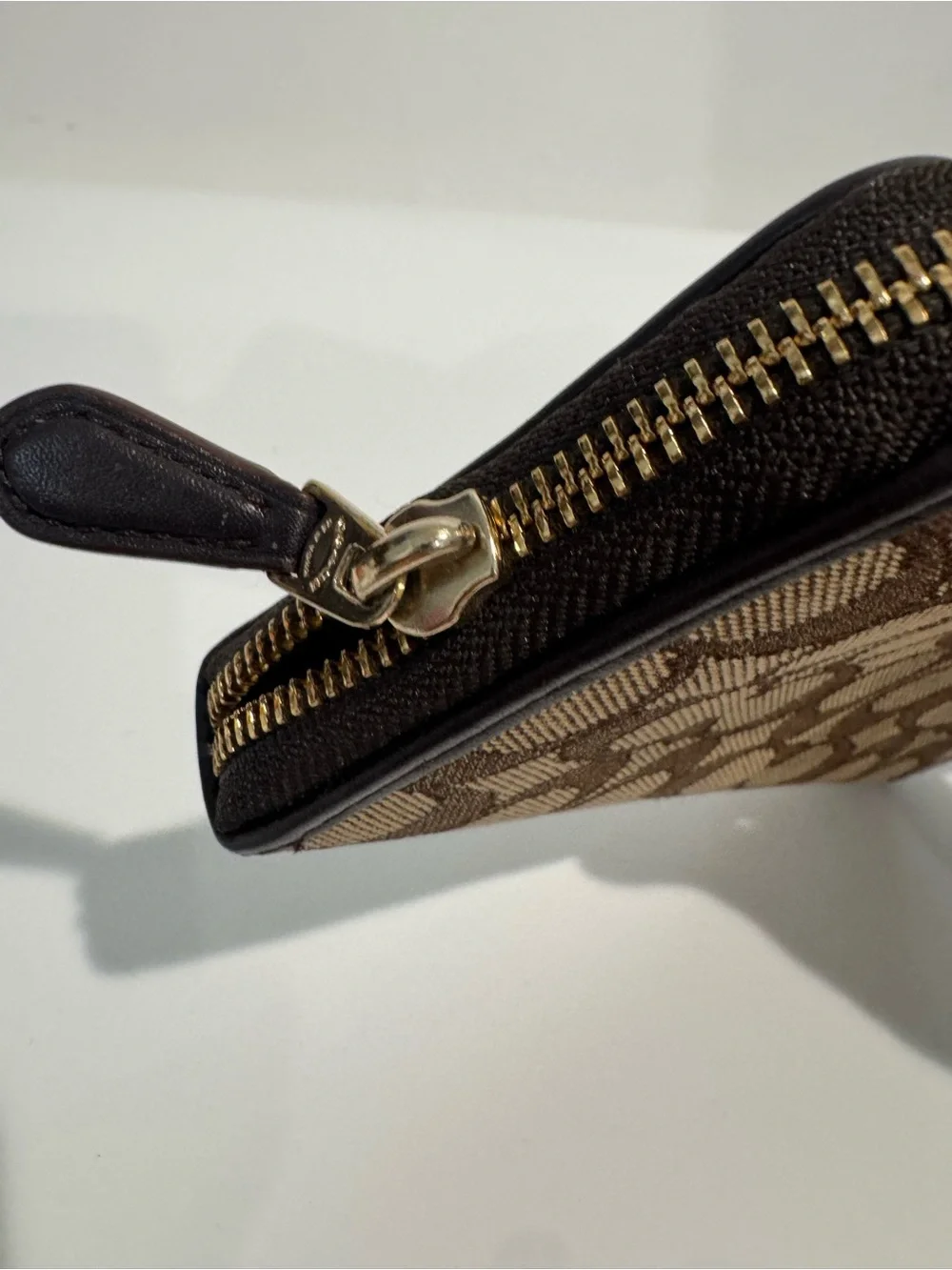 Coach F54633 Outline Signature Accordion Zip Wallet like new